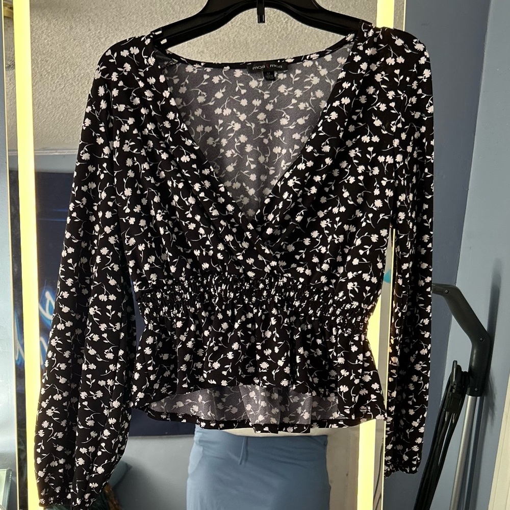 Moa Moa Women Crop Top Size Medium Black Floral Long Sleeve Pullover